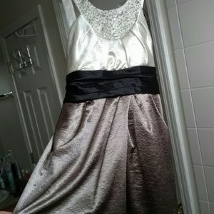 Formal/semi formal dress with pockets