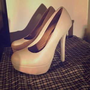 🤗SALE!! Tan high heel platform pumps