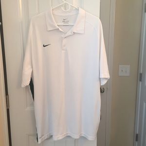 NIKE - white short sleeve dri fit.