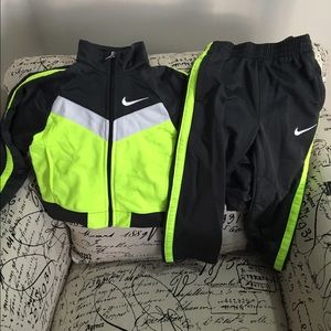 2T boys Nike outfit