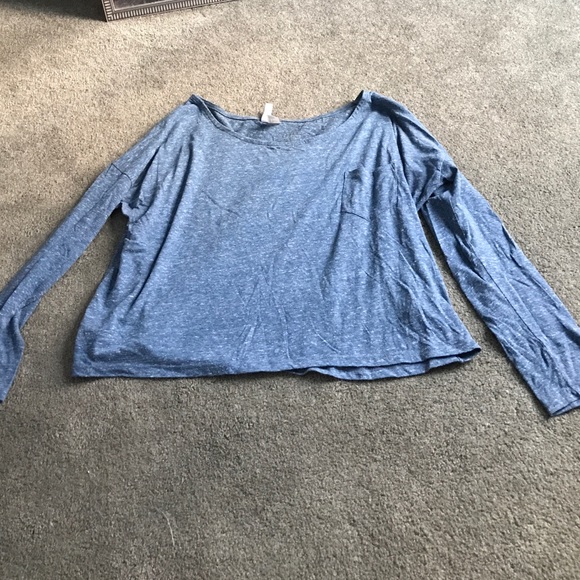 elbow cut crop topish long sleeve with pocket