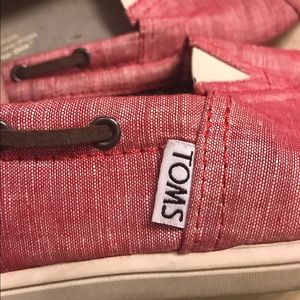 Toms youth size 5/women's 7
