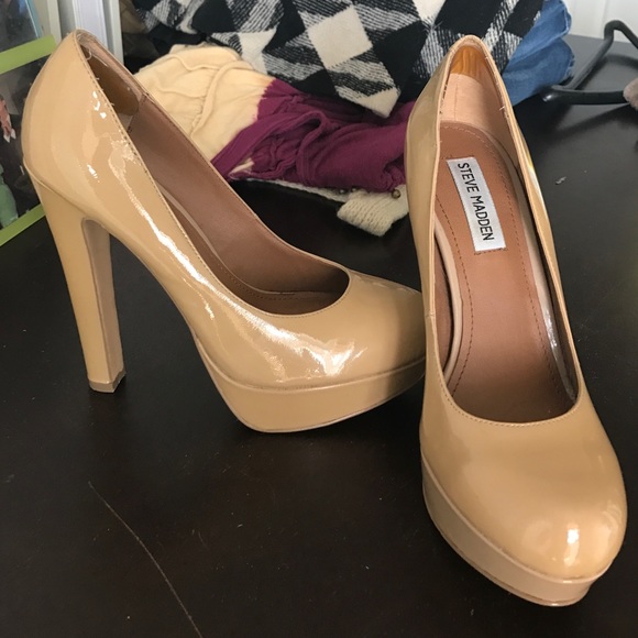 Nude Steve Madden pumps