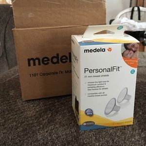 NEW Medela breast shields! Maternity/Breastfeeding