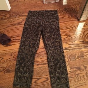 Lululemon cropped pants