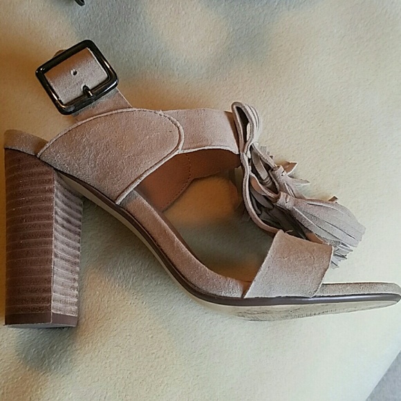 Steve Madden tassel sandals - Picture 2 of 4