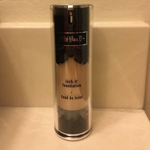 Kat Von D Lock It Foundation Light 45