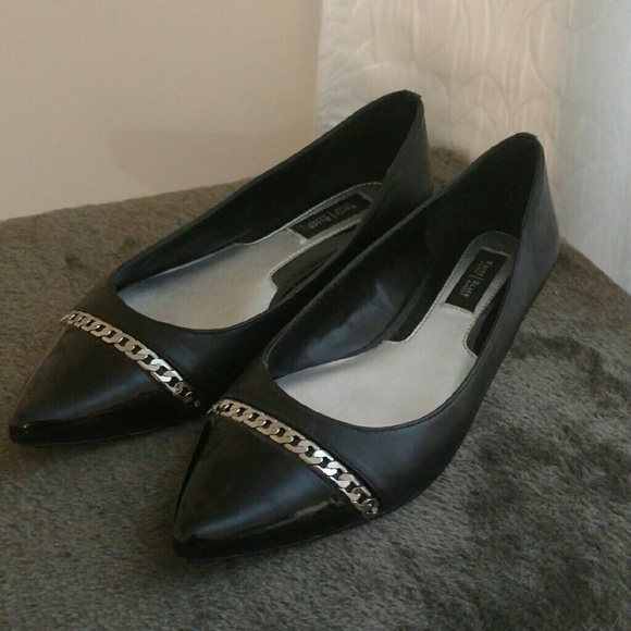 Black leather flats with chain detail Size 8M