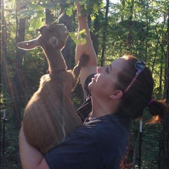 Hi! Welcome to my closet! 👗👠💅🏻💄 - Picture 3 of 4