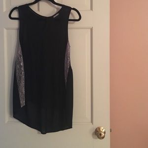 Sleeveless blouse. Zipper with lace. Size: L.