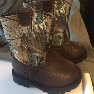 Baby camo boots