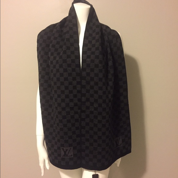 Authentic Louis Vuitton damier hat and scarf set - Picture 2 of 4