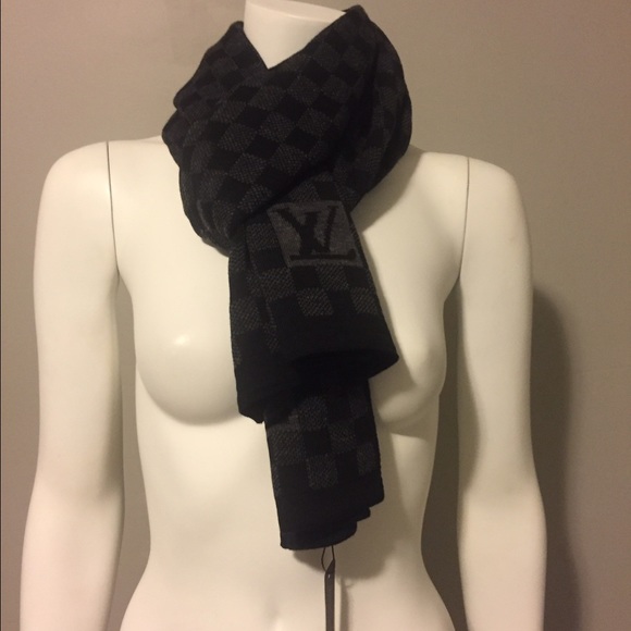 Authentic Louis Vuitton damier hat and scarf set - Picture 3 of 4