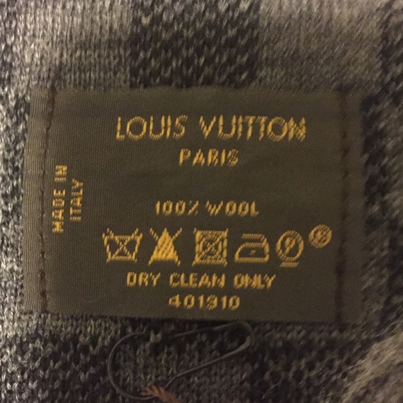 Authentic Louis Vuitton damier hat and scarf set - Picture 4 of 4