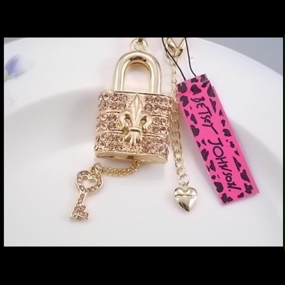 Jewelry - Fleur-De-Lis key lock necklace ❤️️