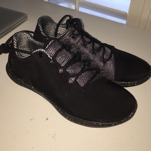NEW under Armour sneakers