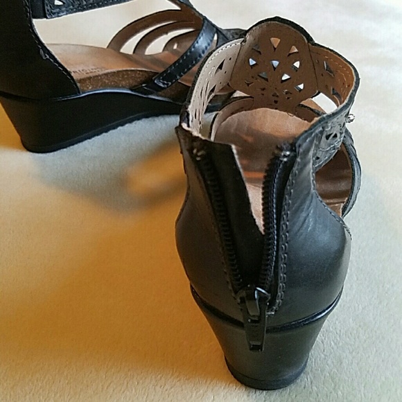 Black gladiator sandals - Picture 4 of 4