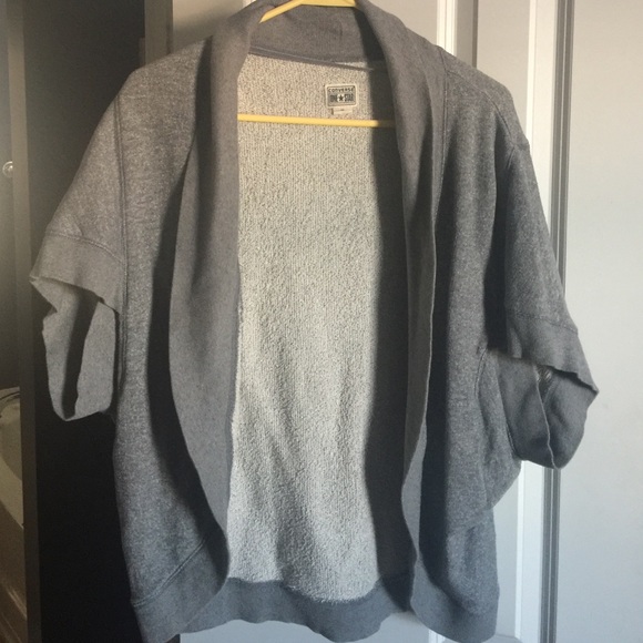 Short sleeves cardigan, in excellent condition!