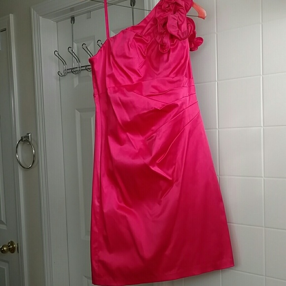 One shoulder hot pink fitted party dress.