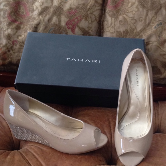 Tahari shoes