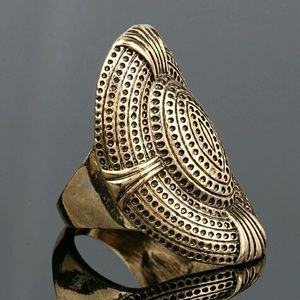 Women's Vintage Ancient Gold Style Ring!