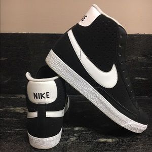 NIKE BLAZERS 7Y