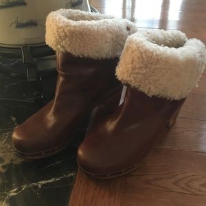 Authentic Ugg Australia Clog Boots