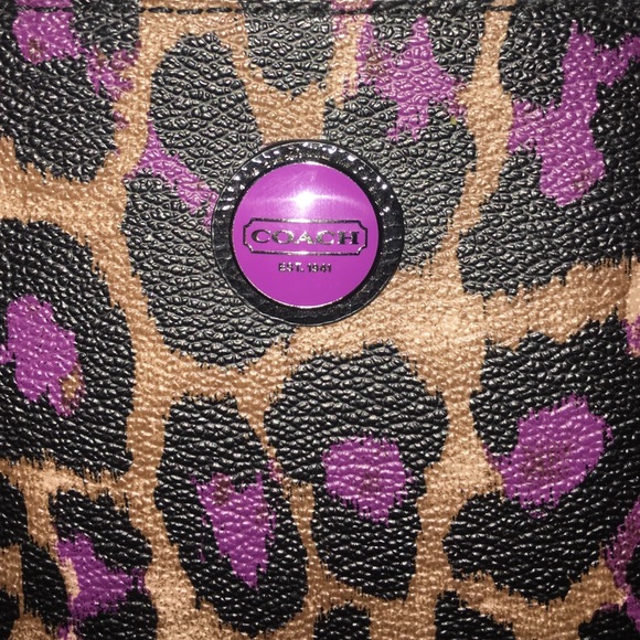 Coach Purse 👛 - Picture 3 of 4