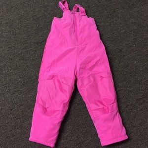 ❤= offer $10 it's yours. Little girls snow bib ❄️