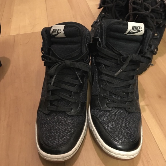 black Nike Shoes