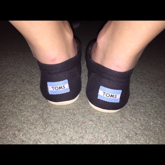 Womens black Toms