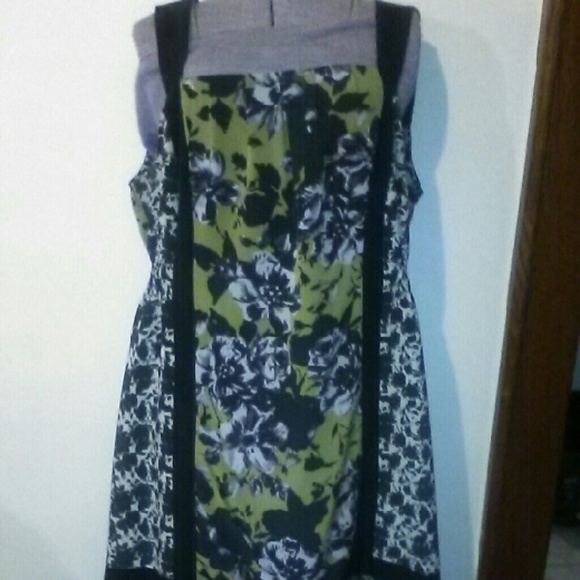 Dress - Picture 2 of 2