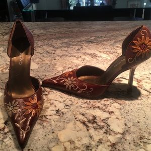 Bandolino embellished brown leather stilettos