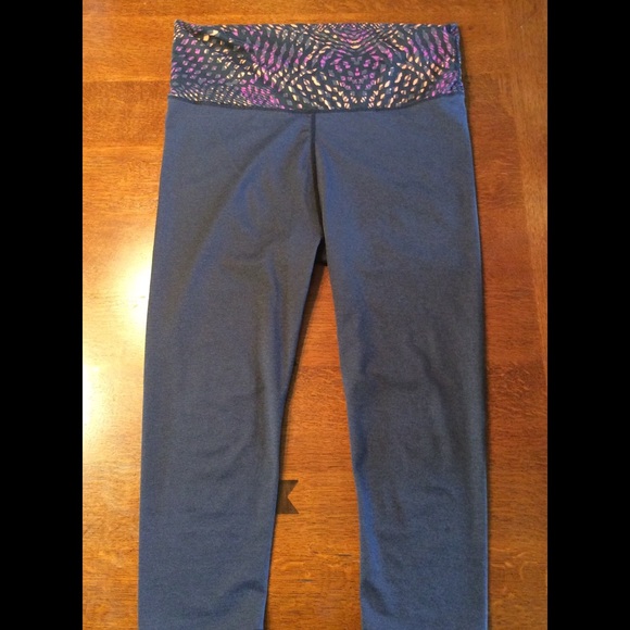 New listing 💕 Fabletics salar fold over Capri 💕 - Picture 2 of 4