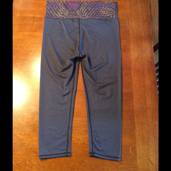 New listing 💕 Fabletics salar fold over Capri 💕 - Picture 3 of 4