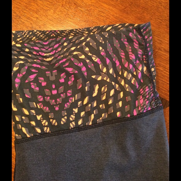 New listing 💕 Fabletics salar fold over Capri 💕 - Picture 4 of 4