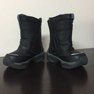 Little boy snow boot ❄️