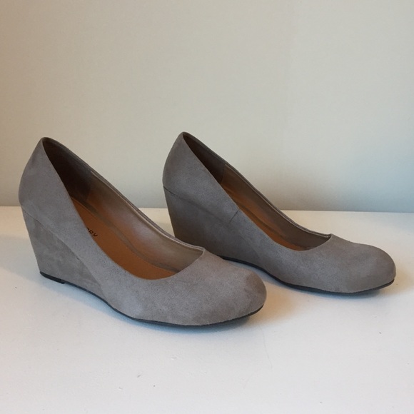 Nude suede wedge