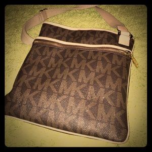 MK side purse!