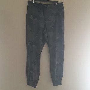 Light weight Joggers in camo!