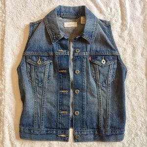 Levi's Vest 💙❤️