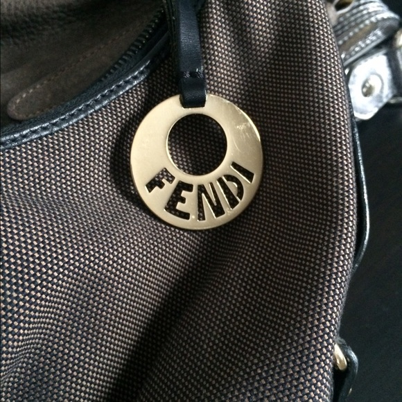 💋Fendi hobo - Picture 3 of 4