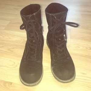 Rocket dog combat boot suede material!