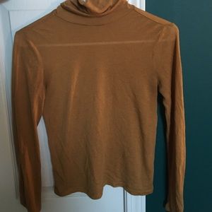 Lightweight turtleneck