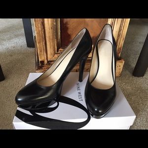 Nine West Marnia Platform Pump - Barely Worn