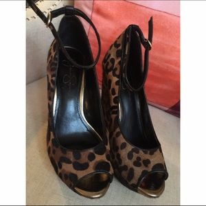 Hott 8.5 Jessica Simpson peep toe leopard wedges!!