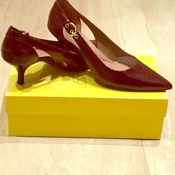 Circa Joan & David Luxe Series