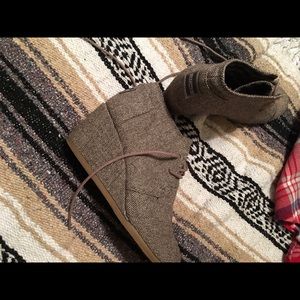 TOMS wedges