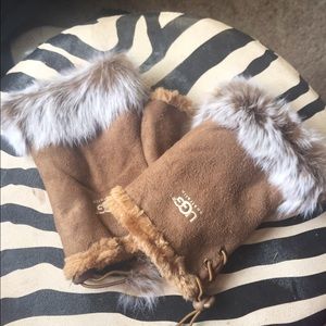 Fingerless sheepskin UGG gloves