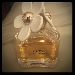 Daisy perfume
